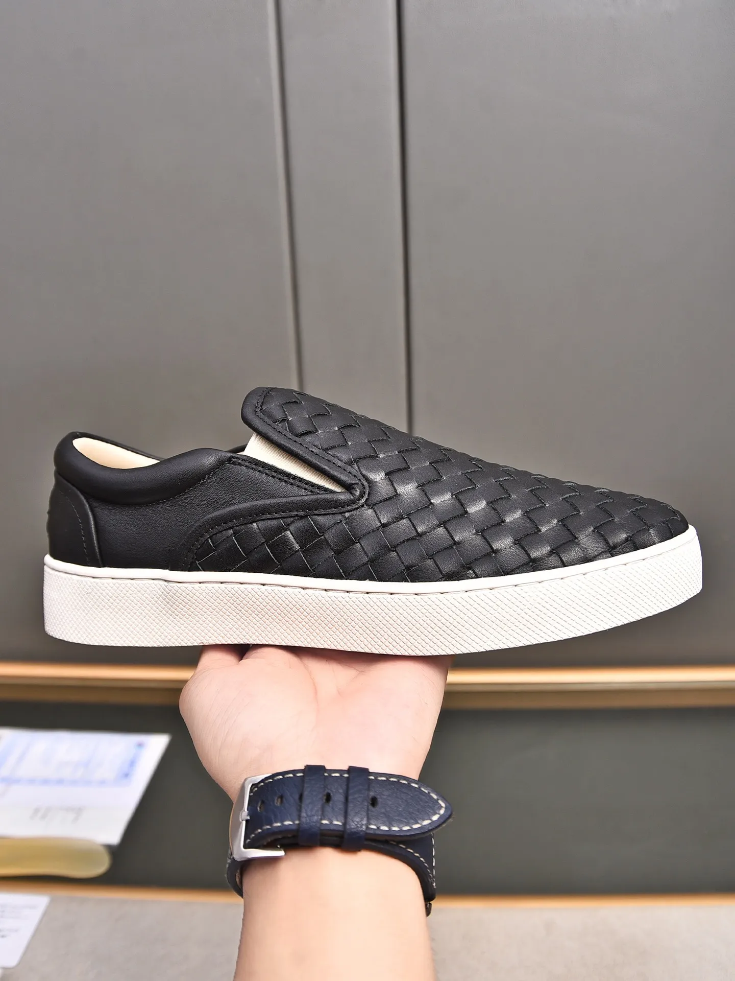 Men's shoes 💰480 [Sleeves series] BOTTEG* VENET* - high-end boutique Size: 38-44 (45 customized) BV new product, first-layer cowhide artificially woven classic style harmoniously blends with contemporary fashion temperament, rubber soles are light and flexible, water-dyed sheepskin pads! [Taobao, Tmall, and live streaming are the first choices]